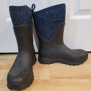 The Original Muck Boot Company women's size 7 winter boots, good to around -35C,